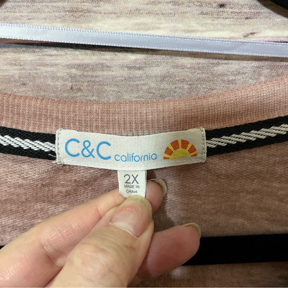 C&C California Pink Ultra Light Soft Distressed Fray Love Logo Sweatshirt 2X B3 - Picture 2 of 4